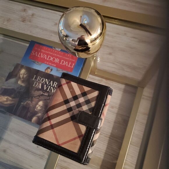 AUTHENTIC VINTAGE BURBERRY WALLET BIFOLD WALLET (MINOR FLAW) - Picture 3 of 5